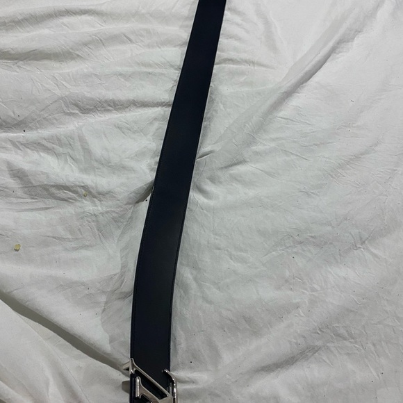 LV Initiales 40MM Reversible Belt - Picture 4 of 5